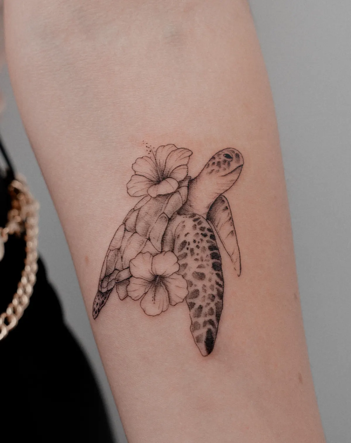 Sea turtle and hibiscus tattoo by Hugo Gonzalez