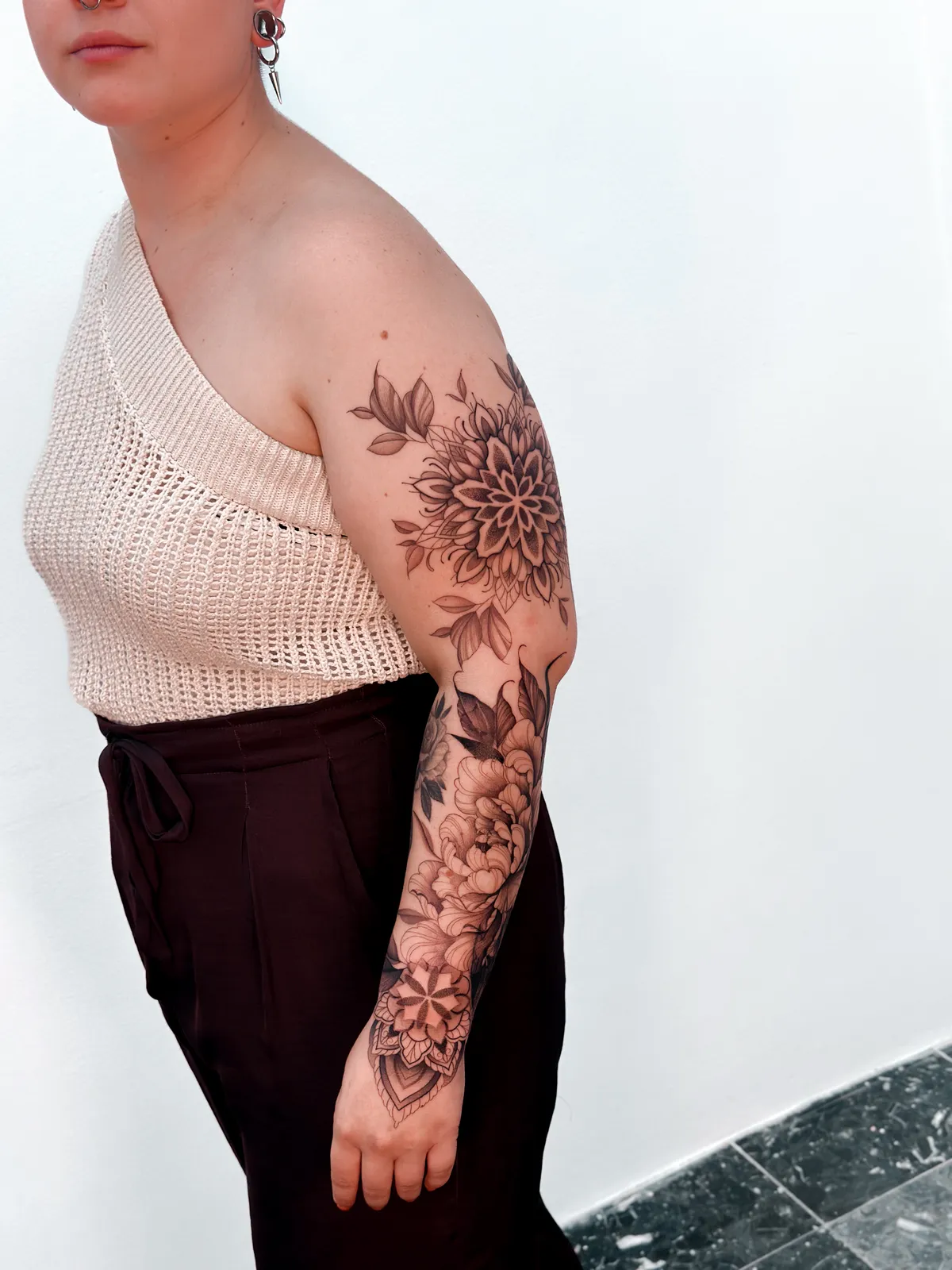 Manga floral com mandala — tatuagem de Hugo Gonzalez, Funchal, Madeira